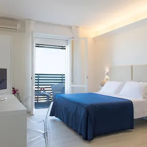 Hotel Kiss